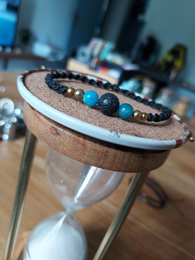 Apatite - Pierre de lave 