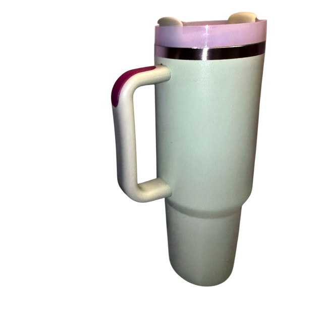 Trinkbecher mit Strohhalm