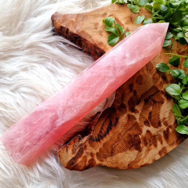 Rose Quartz point 674g