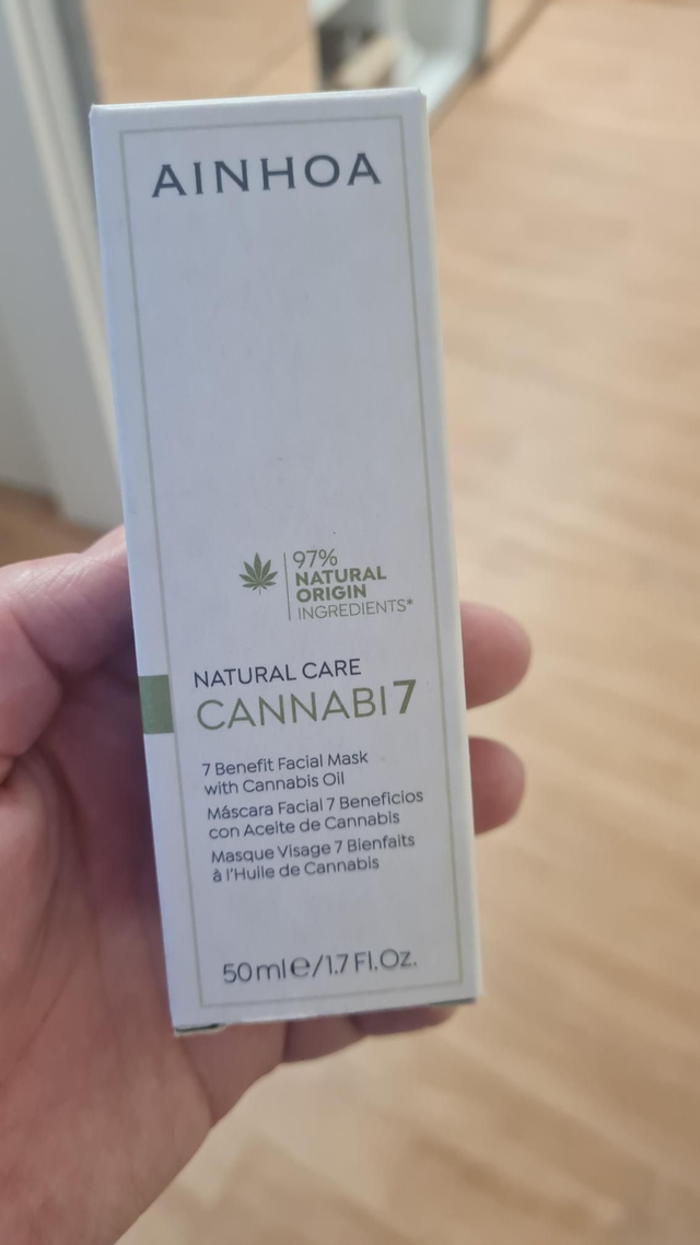Veľmi komfortná maska pre citlivú, podráždenú alebo suchú pleť s CANNABI olejom 50ml VÝPREDAJ