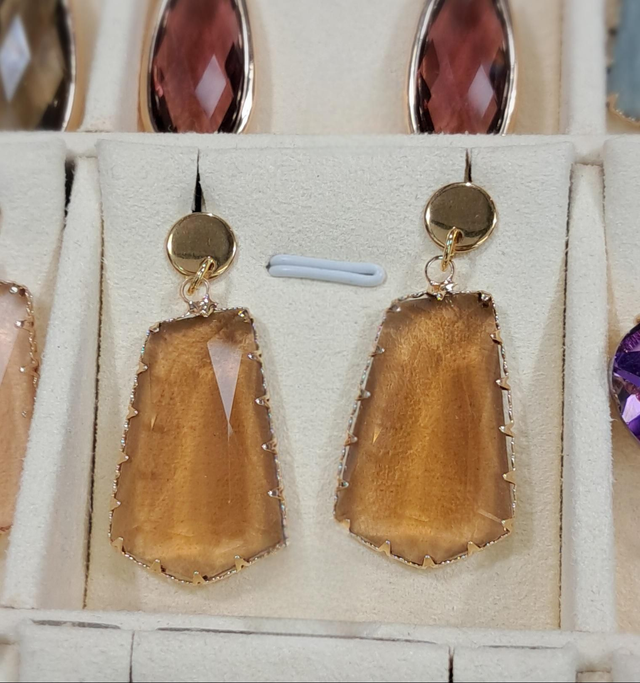 Glas oorbellen beige 