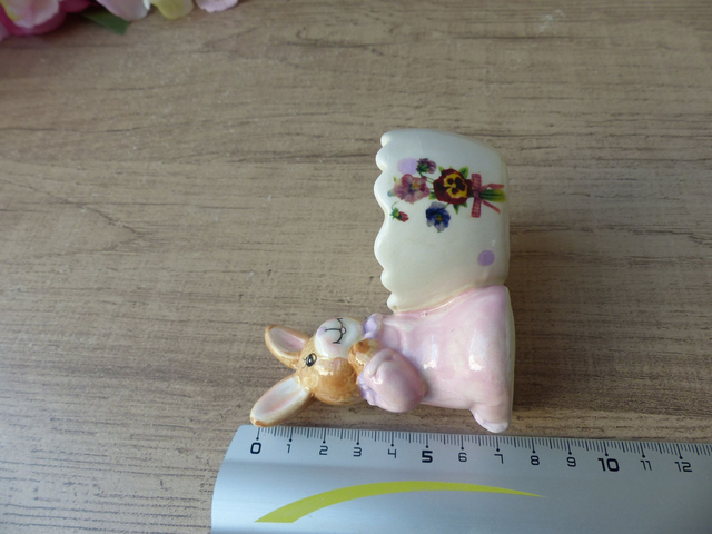 Coquetier artisanal en forme de lapin en céramique décor fleurs sauvages, coquetier enfant fait main forme animal lapin campagne Vintage