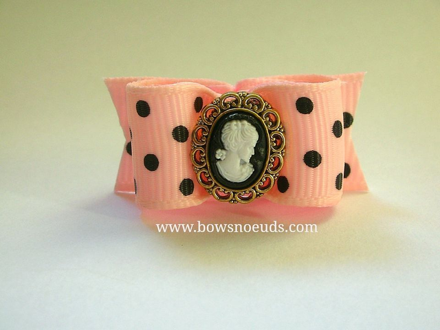 Noeud fantaisie pour chien - ruban rose pois noirs  - camay