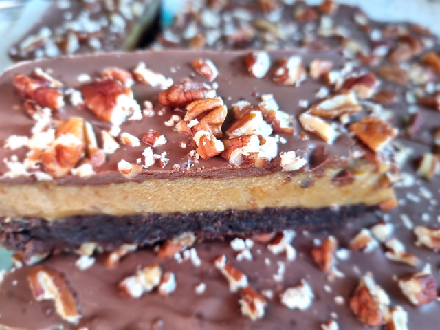 1x GF pecan millionaire Brownie 
