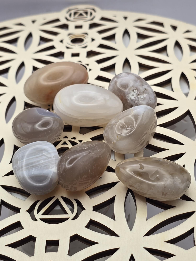 Agate fleur de cerisier en pierre roulée 