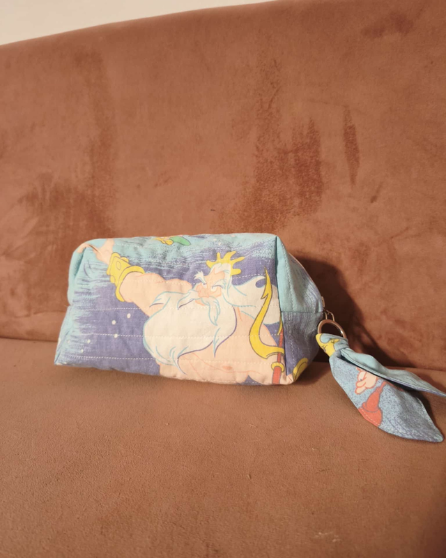 🧜‍♀️Trousse Matelassée – Thème Ariel &amp; Roi Triton🧜‍♀️
