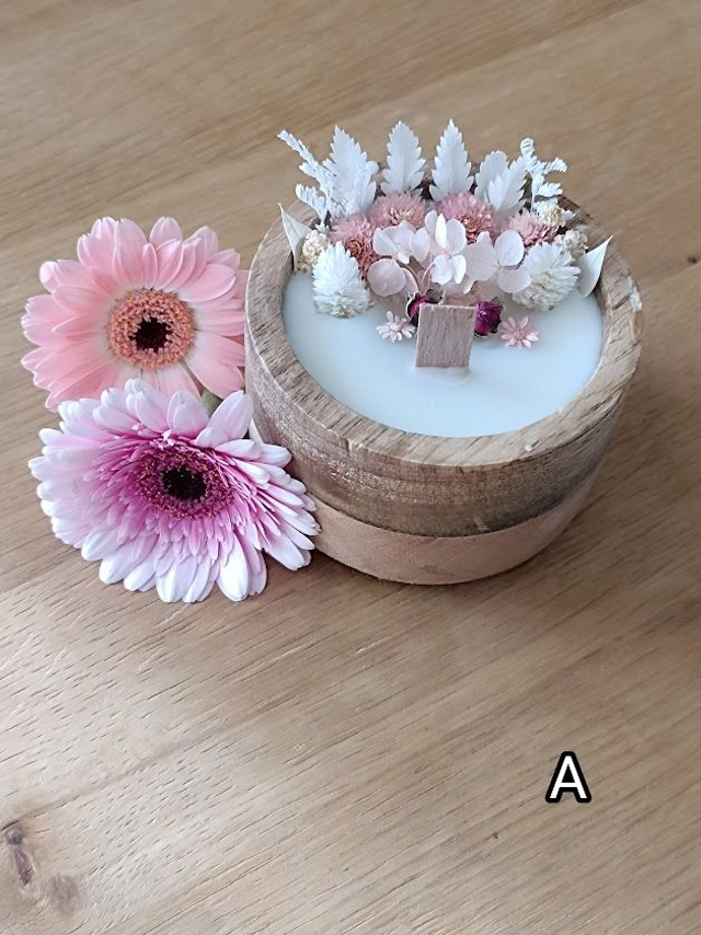 Bougie en bois, cire de soja et fleurs séchées