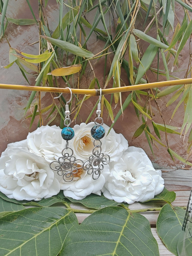 Fleur éternelle, boucles d'oreilles en opale bleue 