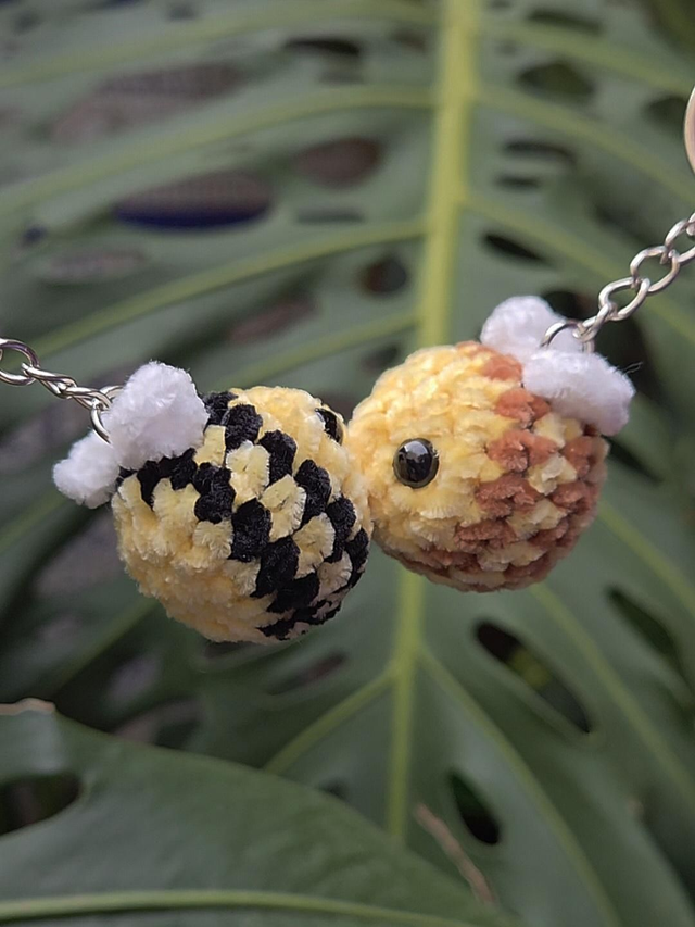 Pareja de abejas besuconas