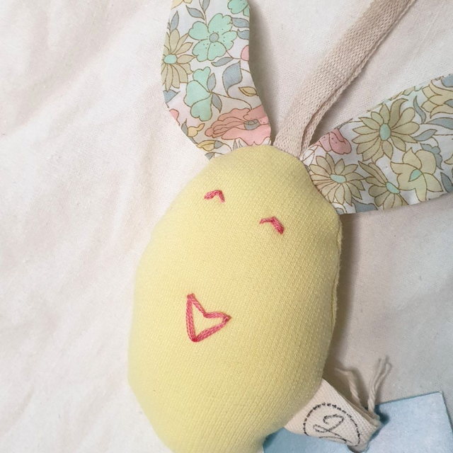 Le Kiki Lapin jaune à petites fleurs Liberty