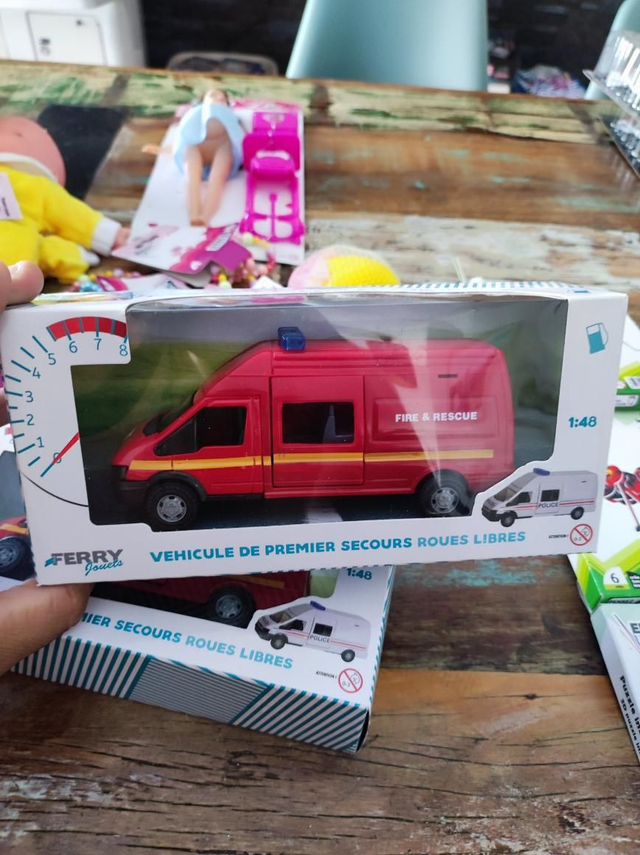 VÉHICULE PREMIERS SECOURS POMPIERS