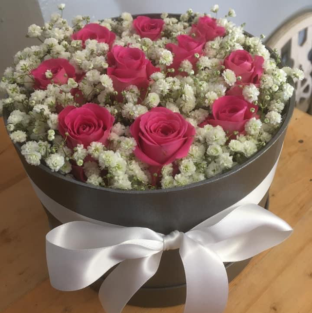 Medium rose and gyp hat box 