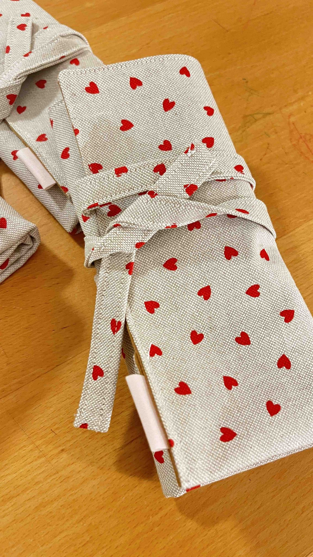 Rollendes StifteMäppchen, Stifte-Organizer, Malen und Schreiben - heart