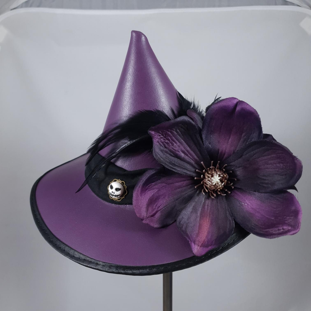 Midi chapeau de sorcière en cuir mauve