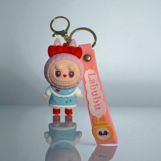 0651 - Labubu - lichtroze - blauwe jurk