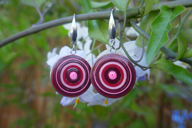 Boucles d&#039;oreilles &quot;pépite&quot; rose prune en papier quilling et acier inoxydable