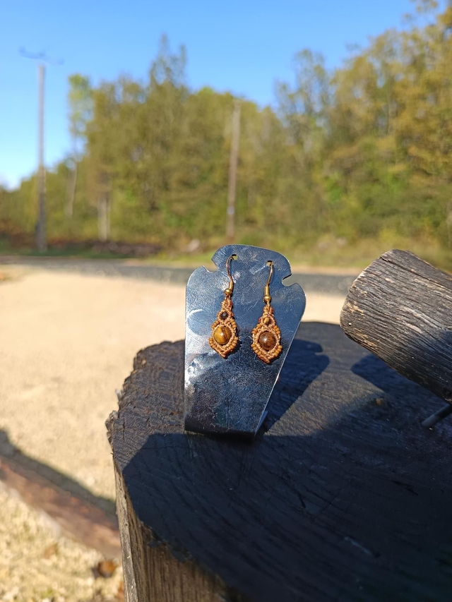 Boucle d'oreille marron clair perle oeil de tigre 