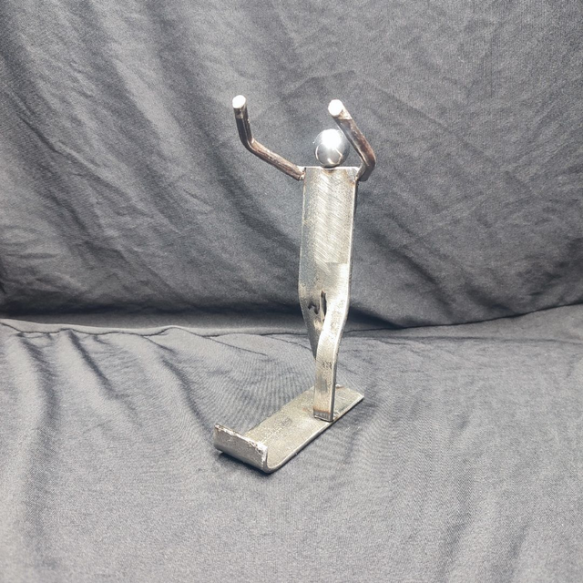 personnage debout tel