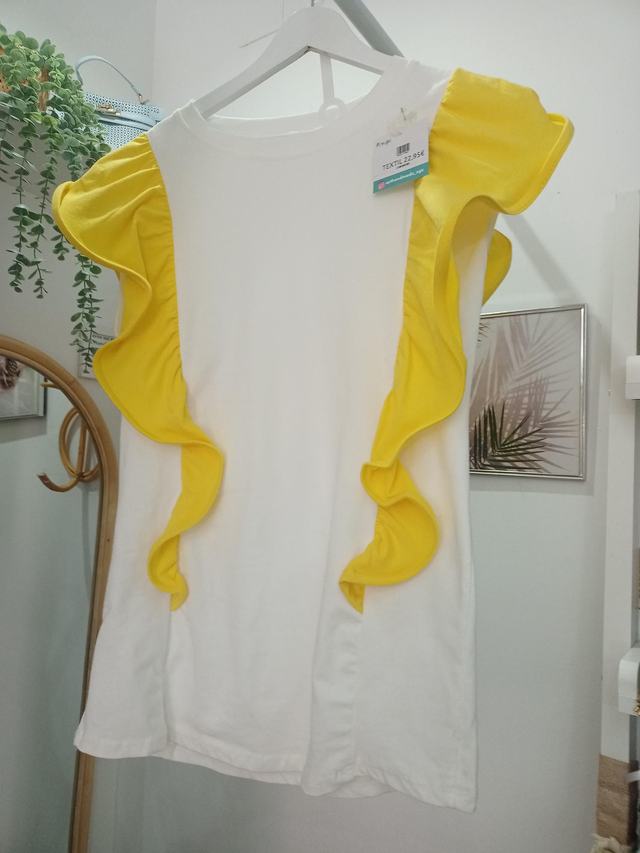 Camiseta blanca volante color