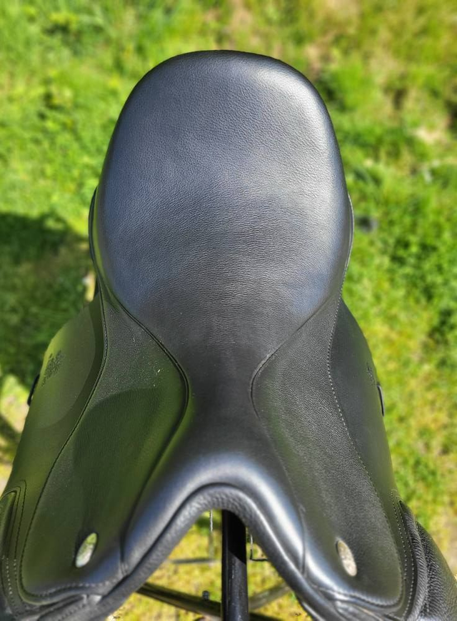 Selle de dressage Fairfax Classic Moveable Block 17" – Noire – Arcade Wide