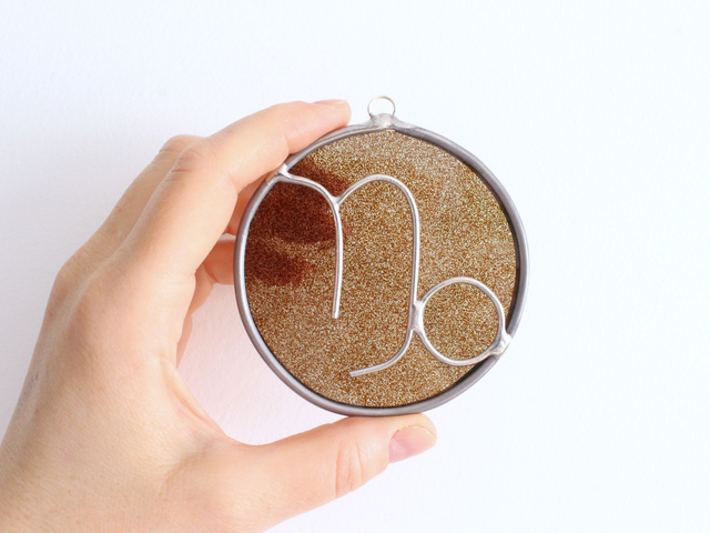 ♑ Suspension astro &quot;Capricorne&quot; en vitrail