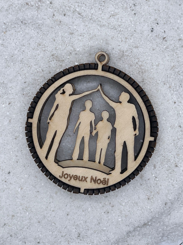 Boule de Noël en bois motif Famille unie.