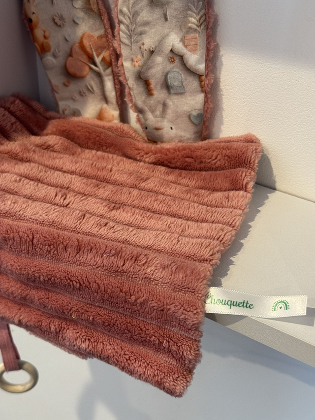 Doudou sensoriel foret/rose