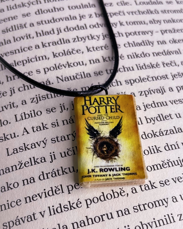Náhrdelník mini knížka Prokleté dítě