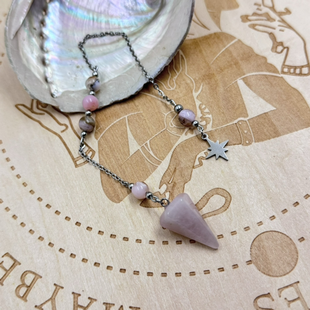 Pendule quartz rose et opale rose