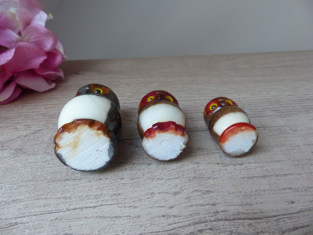 Famille de chouettes vintage en albâtre – 3 figurines anciennes en pierre - Trio de hiboux sculptés en albâtre – Figurines décoration bureau