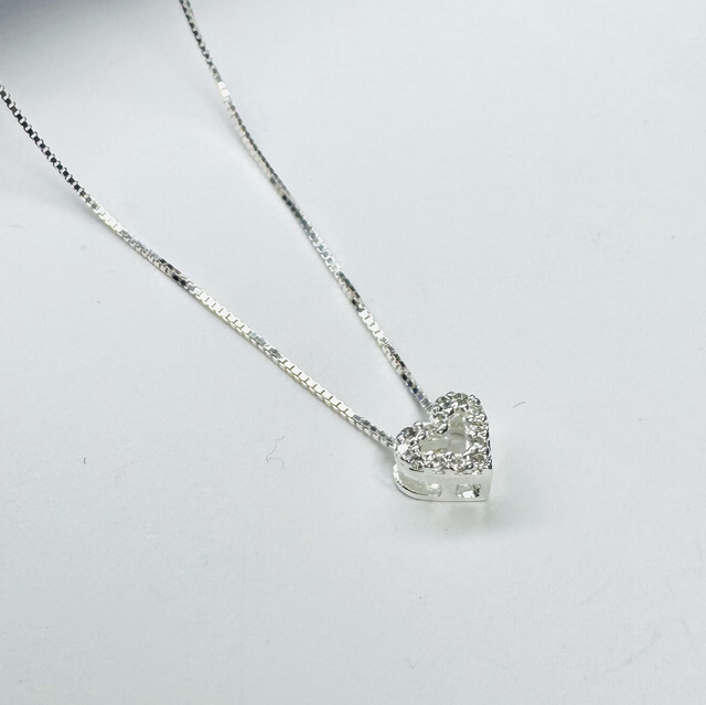 Colar coração cravejado minimalista 