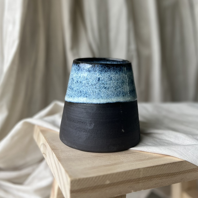 Vase mit blauer Glasur
