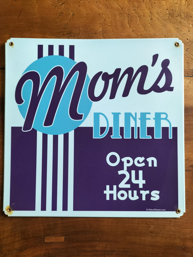 Plaque métal tôle épaisse / Mom&#039;s diner/ aspect vintage / occasion T.B.E
