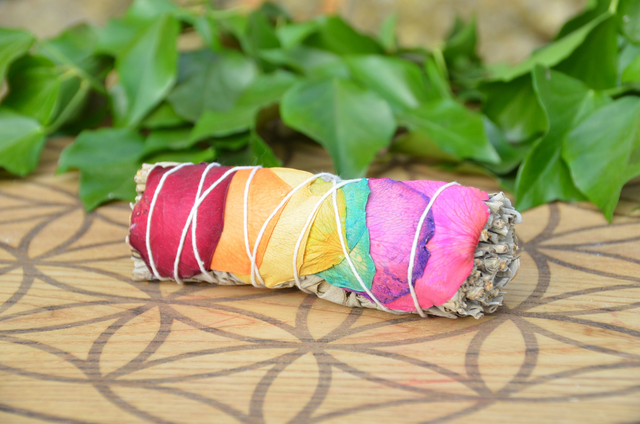 Sauge blanche et pétales chakra