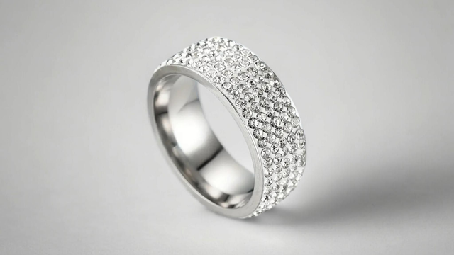 Bague strassée 