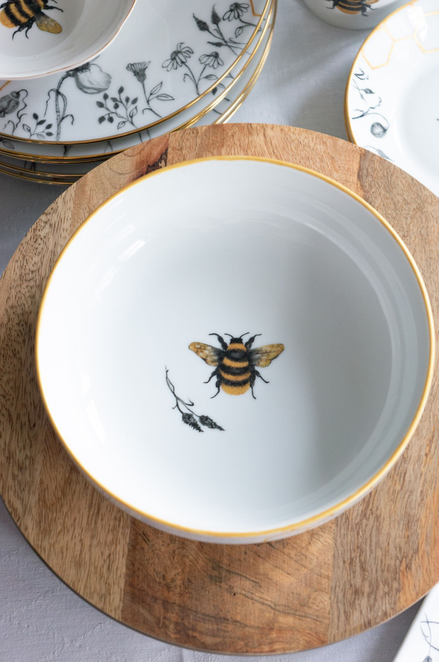 Grande coupelle d’exception en porcelaine fine,  Abeilles &amp; alvéoles dorées, peinte à la main