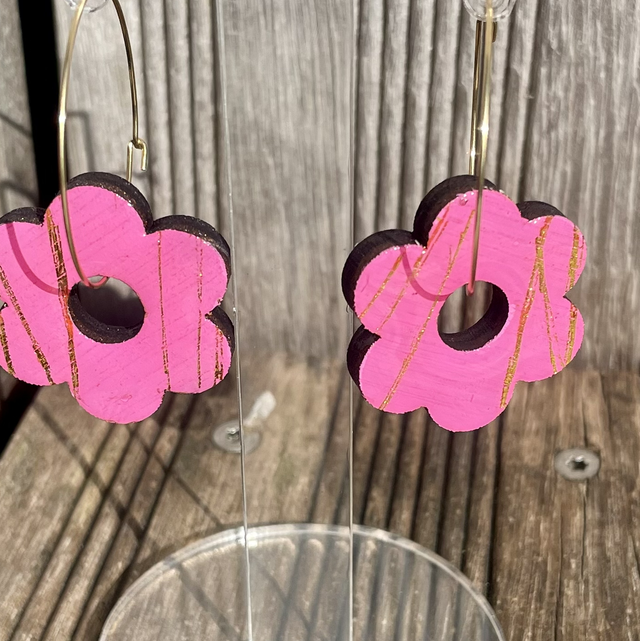 Créoles fleurs roses et fils dorés 