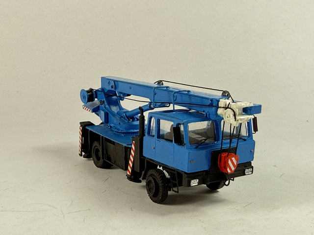 Autodrehkran IFA ADK 125 blau 1:87 h0