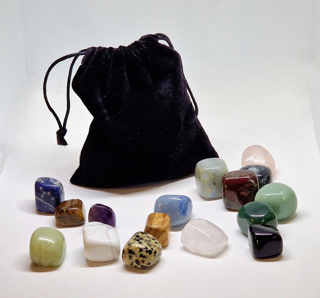 Pochon de 16 pierres roulées de 15 à 30 mm