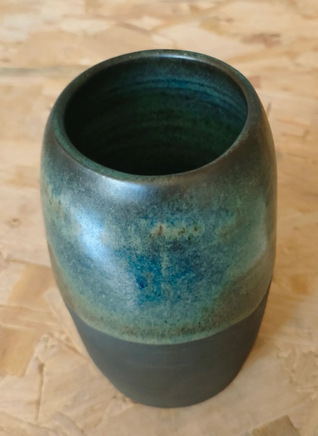 Vase en grès tourné émaillé vert et bleu – Pièce unique