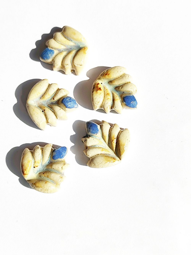 Kolczyki ceramiczne drobne listki