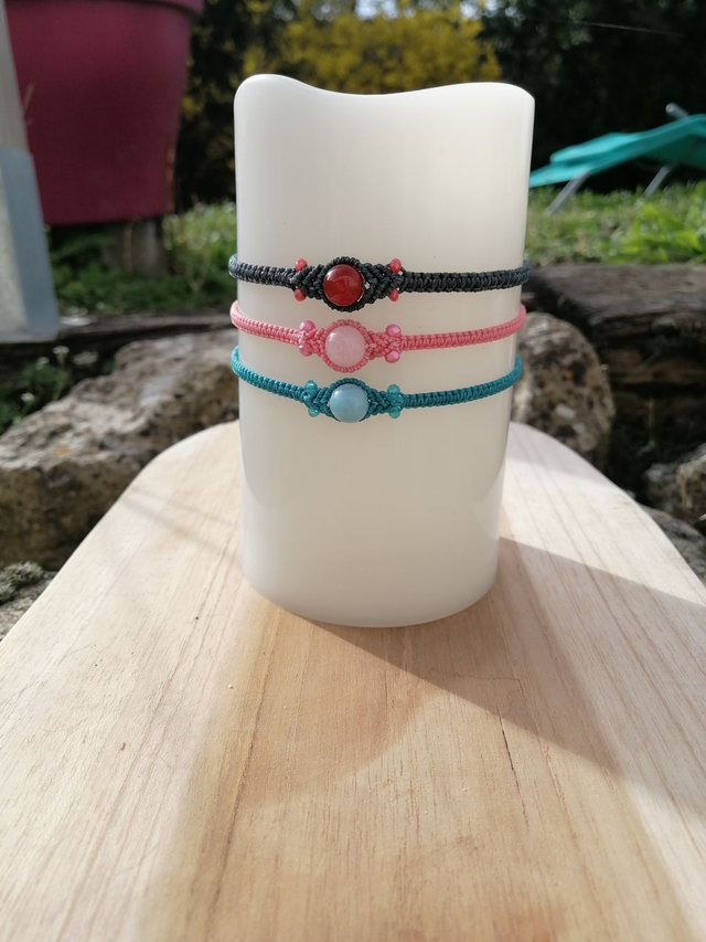 Bracelet micro macramé réglable avec pierre naturelle