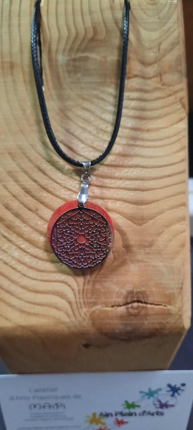 Collier hêtre  rond rouge