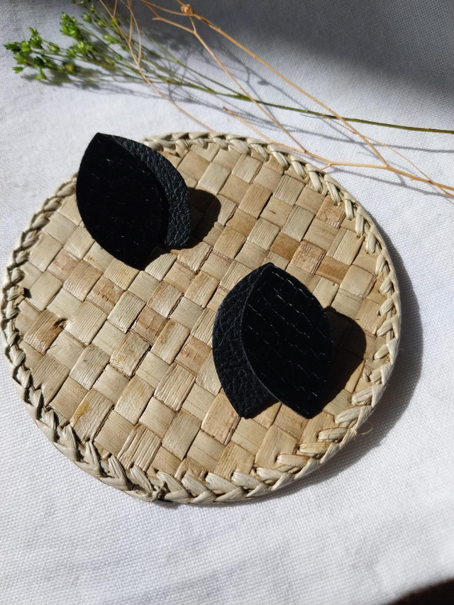 Boucles d'oreilles en matières végétales de pommes et de céréales 