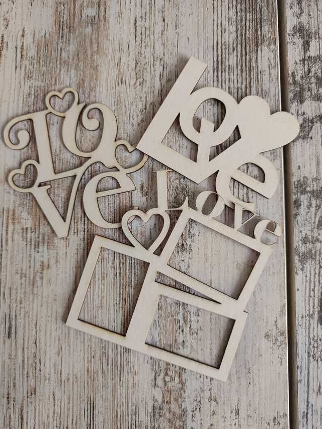 Lot de 3 embellissements “Love” en carton bois