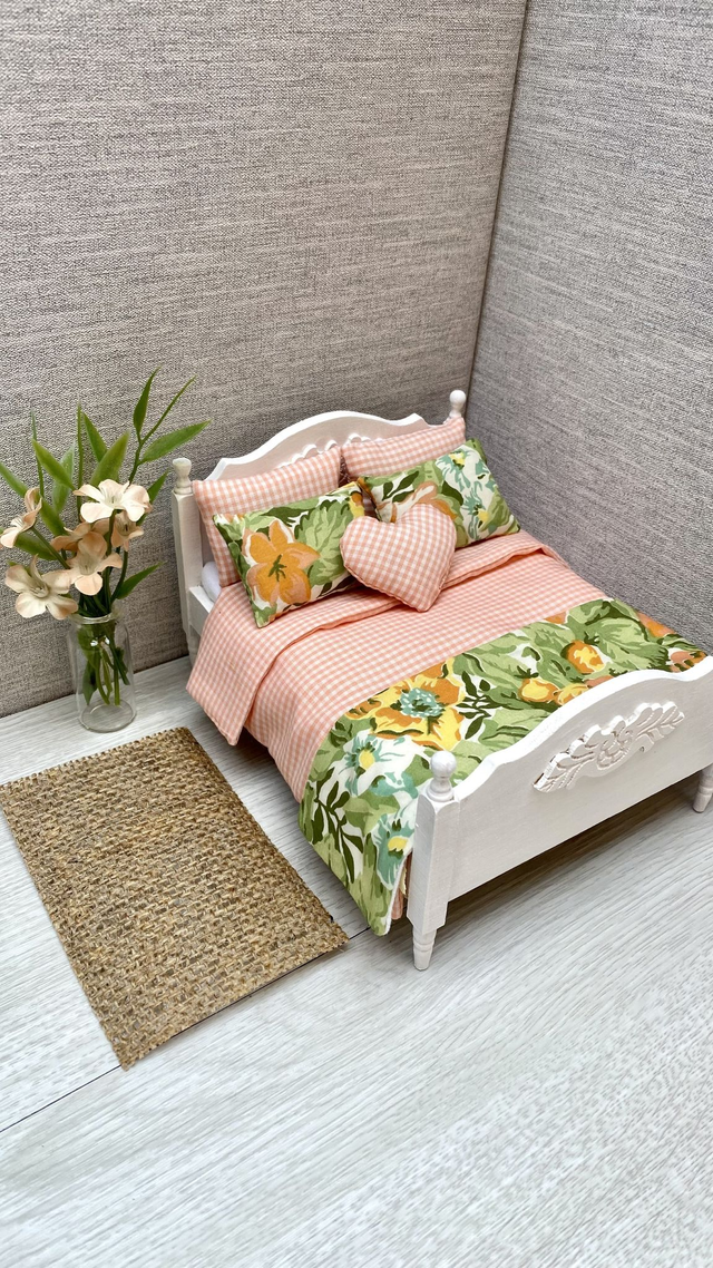 1:12 Vintage Liberty Floral &amp; Gingham Miniature Bed Set