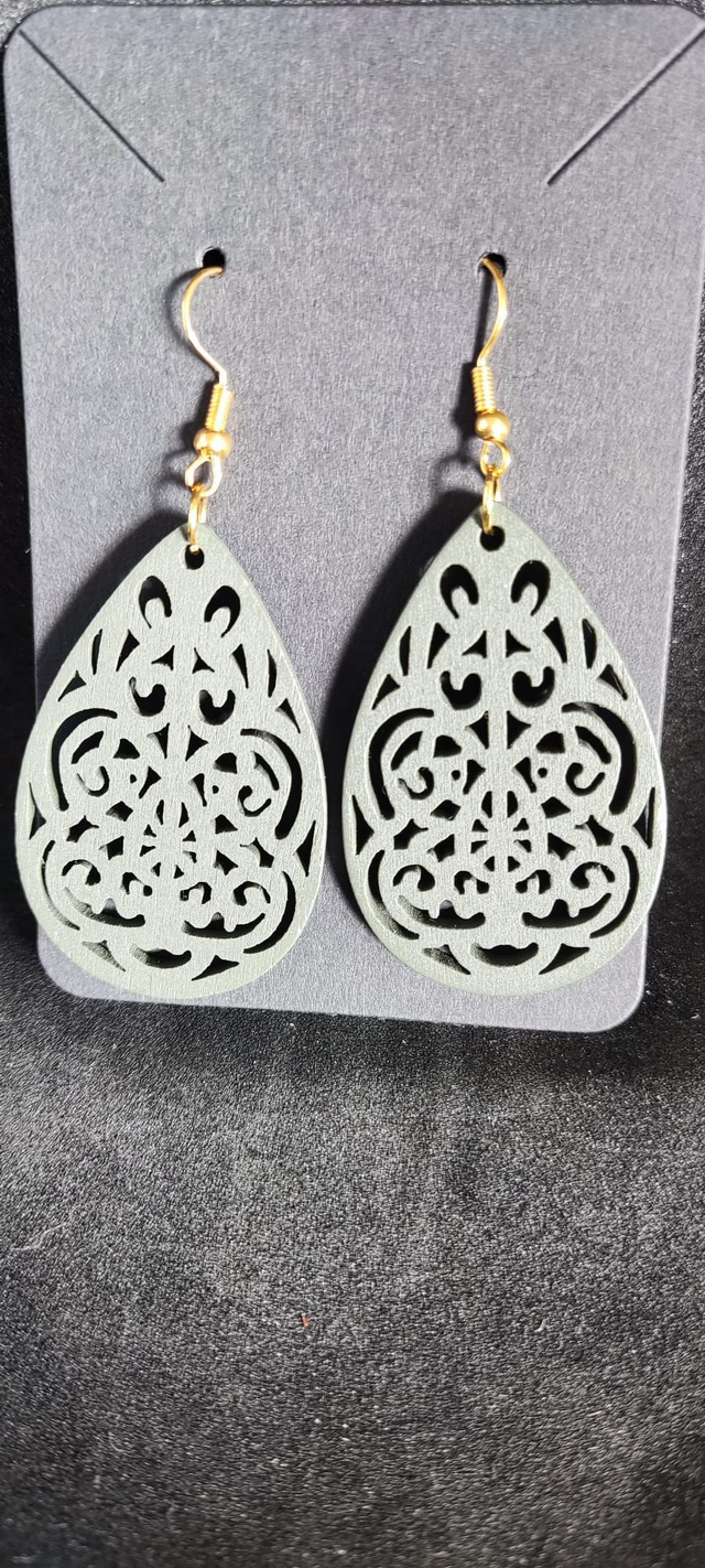Boucles d’oreilles en bois – Motif ajouré