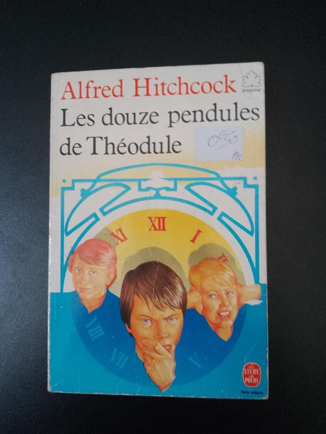 Les douzes pendules de Théodule, Alfred Hitchcock