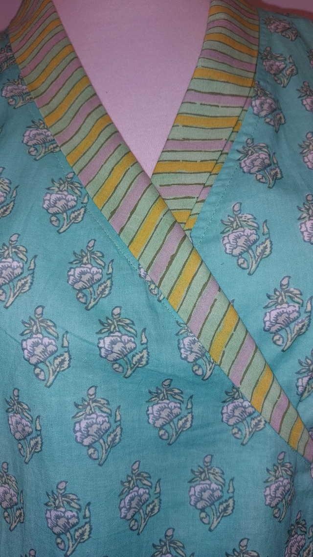 Robe portefeuille en coton indien -  Motif floral - Éthique et Naturel  – Style Bohème Chic 