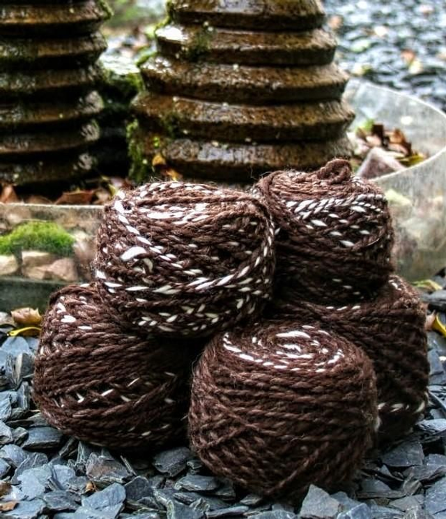 Pelote teinture végétale brou de noix, 70 gr, retord deux fils 